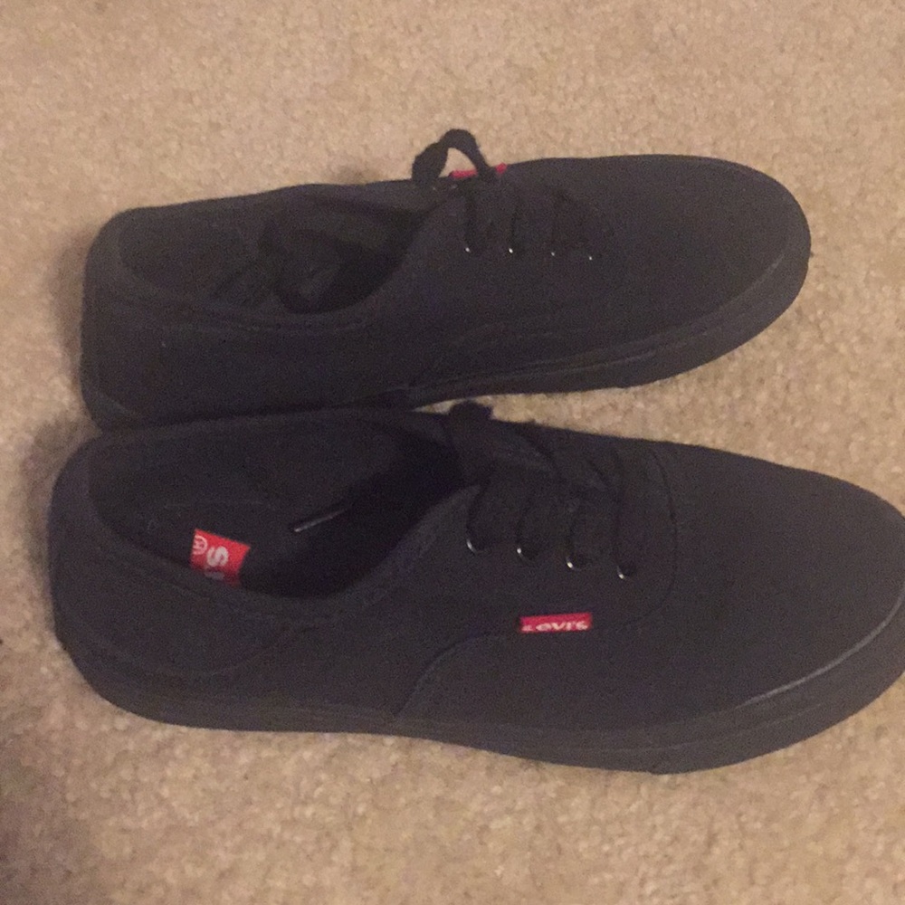 Levi’s Canvas Shoes size 3.5 Youth